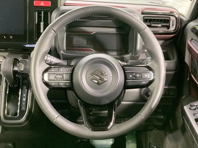 【純正革巻きステアリング】上質な革を使用することで、手にしっかり馴染みとても運転しやすいハンドルです♪