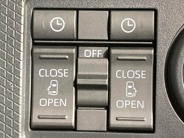 【両側パワースライドドア】スマートキーや運転席のスイッチで後席両側スライドドアの開閉が可能♪電動だから力を入れてドアを開ける必要が無く、小さなお子様でも簡単に開け閉めでき快適です♪