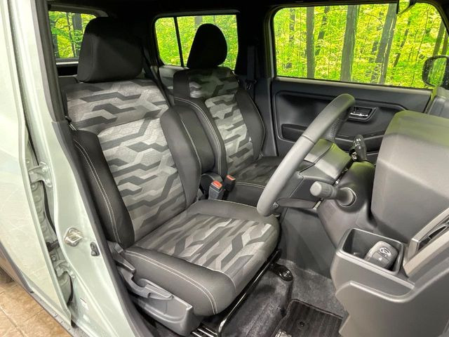 運転席シート廻りは使用感も少なく、良好な状態となっています。丁寧に使われていたことがよくわかりますね。