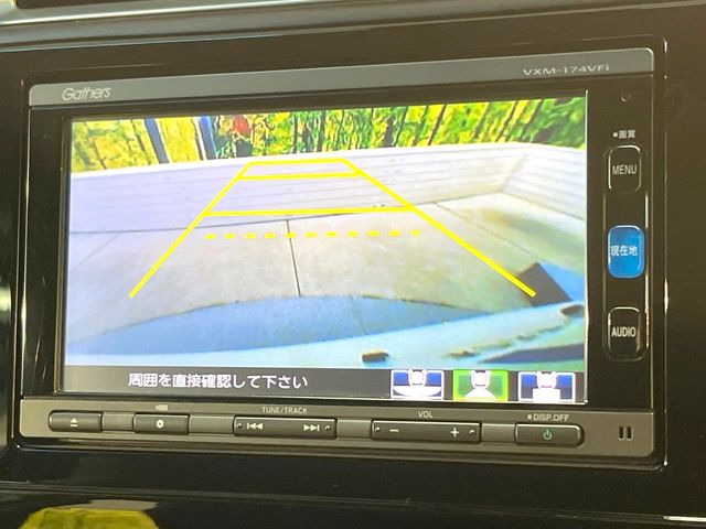 【バックカメラ】駐車時に後方がリアルタイム映像で確認できます。大型商業施設や立体駐車場での駐車時や、夜間のバック時に大活躍!運転スキルに関わらず、今や必須となった装備のひとつです!