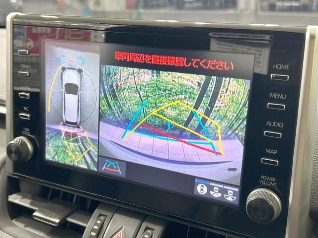 【パノラミックビューモニター】専用のカメラにより、上から見下ろしたような視点で360度クルマの周囲を確認することができます☆死角部分も確認しやすく、狭い場所での切り返しや駐車もスムーズに行えます。