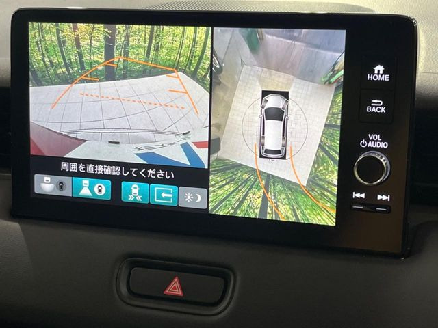 【パノラミックビューモニター】専用のカメラにより、上から見下ろしたような視点で360度クルマの周囲を確認することができます☆死角部分も確認しやすく、狭い場所での切り返しや駐車もスムーズに行えます。