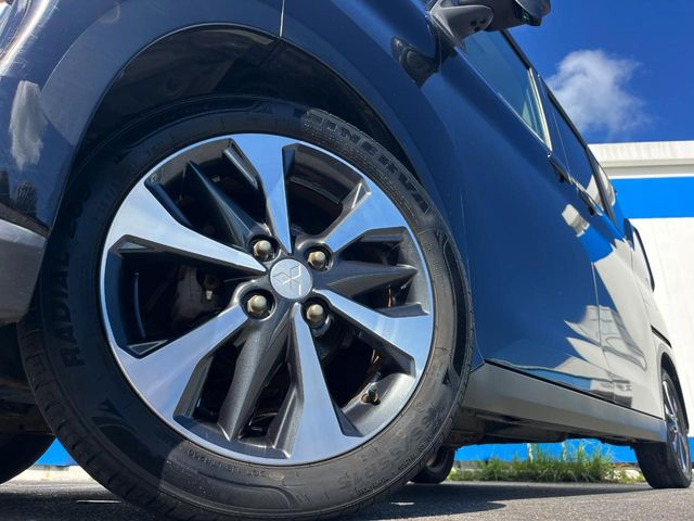 �y����15�C���`�A���~�z�C�[���z�O�ςɃ}�b�`���������A���~�z�C�[���𑕒����Ă���܂��B�e��ЊO�A���~�z�C�[����A�X�^�b�h���X�^�C�����戵�����Ă���܂��B���񂲑��k����������
