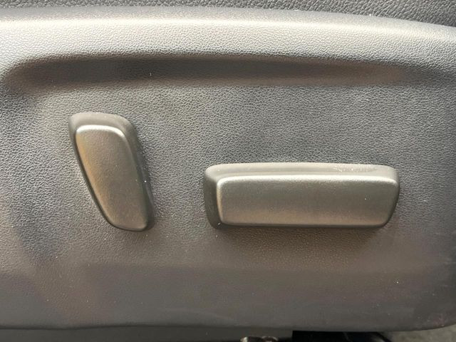 【パワーシート】スイッチ一つで簡単にシートの微調整が可能!電動だから力もいりません!快適なシートポジションにセットして、快適なドライブをお楽しみください。
