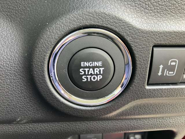 ★プッシュスタートシステム★エンジンスタートは最近はやりのプッシュスタート!鍵を車内に持ち込めばシリンダーに差し込まなくともボタン1つでエンジンがかかる★