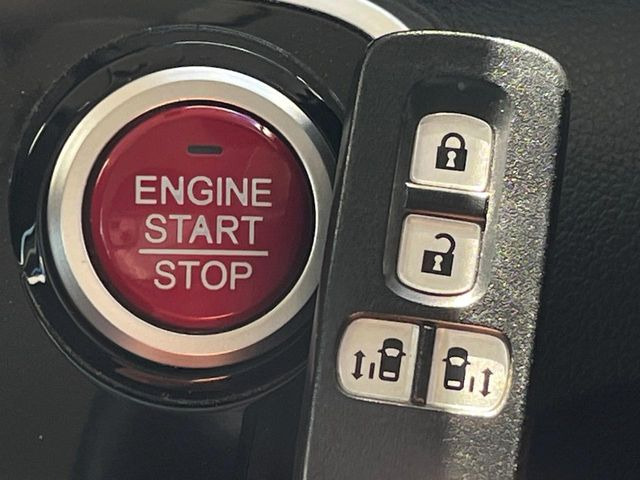 �yHonda�X�}�[�g�L�[�z�J�o����|�P�b�g�ɓ��ꂽ�܂܂ł��h�A�̎{���E�������\�ȃX�}�[�g�L�[�𑕔��B�G���W���̃I���E�I�t�����J�M�����o���K�v����������Ƃ��Ă��֗��ł���