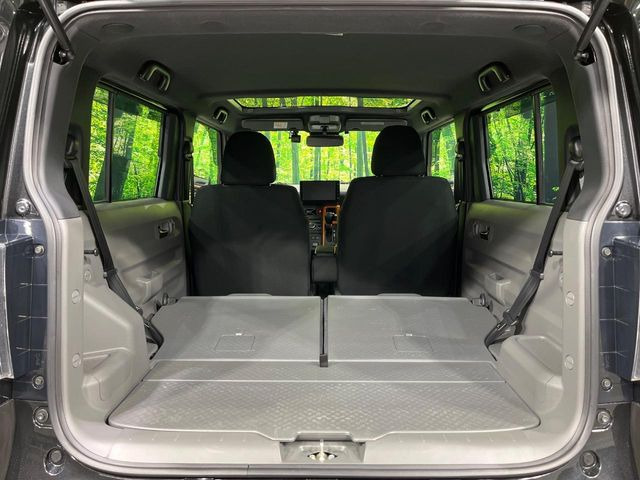 普段のお買い物や通勤、送迎等に十分な荷室スペースを確保しております。セカンドシートを倒すと、大きな荷物の積載も可能です♪