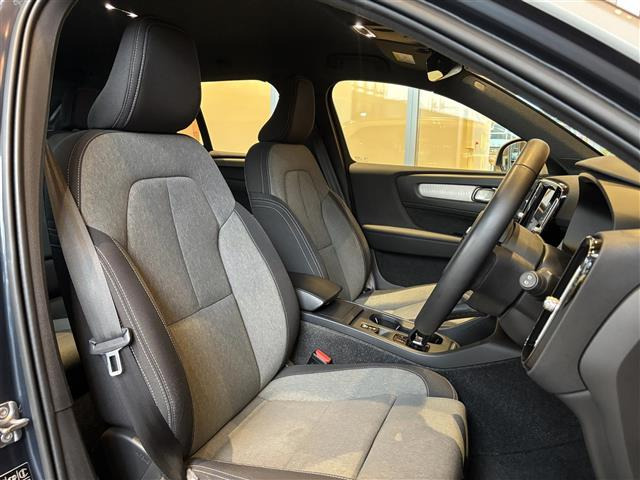 XC40B4 モメンタム