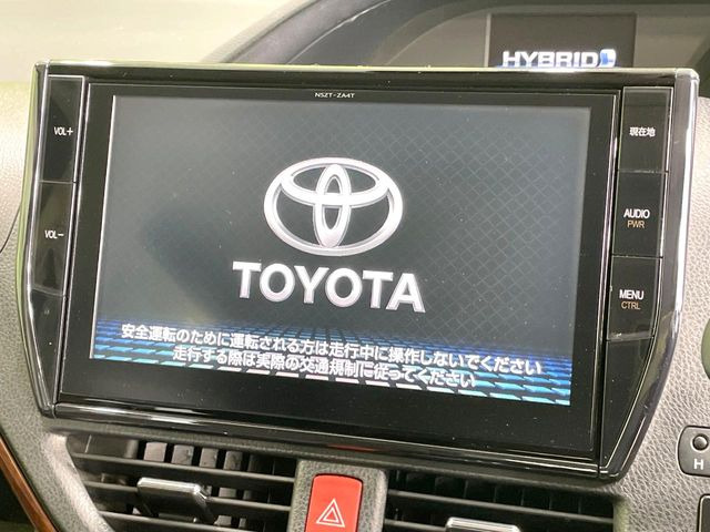 【純正10型ナビ】人気の純正ナビを装備。オーディオ機能も充実しており、Bluetooth接続すればお持ちのスマホやMP3プレイヤーの音楽を再生可能!毎日の運転がさらに楽しくなります!!