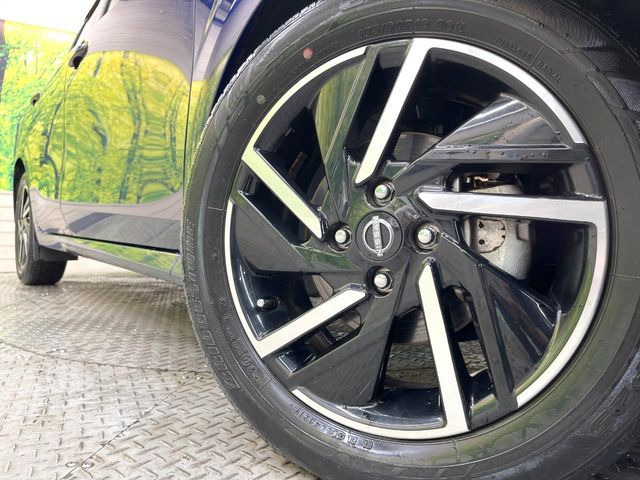 �y�����A���~�z�C�[���z�O�ςɃ}�b�`���������A���~�z�C�[���𑕒����Ă���܂��B�e��ЊO�A���~�z�C�[����A�X�^�b�h���X�^�C�����戵�����Ă���܂��B���񂲑��k����������