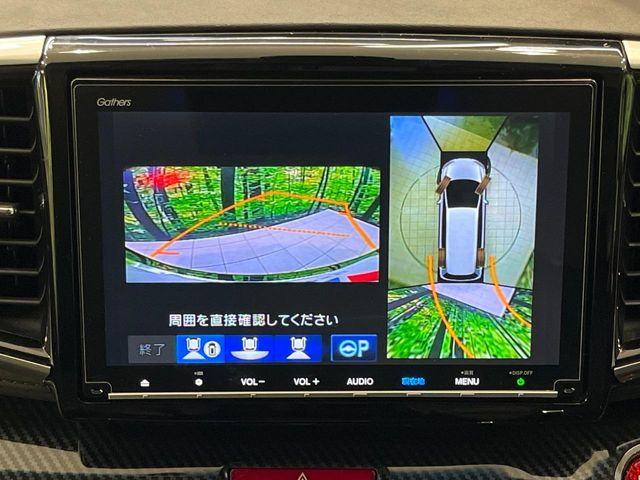 【マルチビューカメラシステム】専用のカメラにより、上から見下ろしたような視点で360度クルマの周囲を確認することができます☆死角部分も確認しやすく、狭い場所での切り返しや駐車もスムーズに行えます。