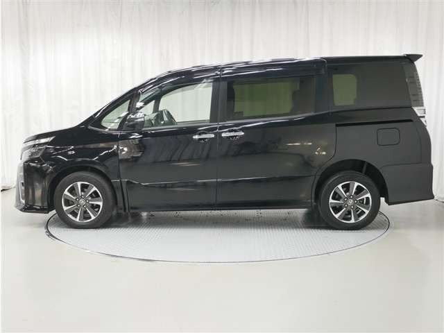 ヴォクシー2.0 ZS 煌III 4WD