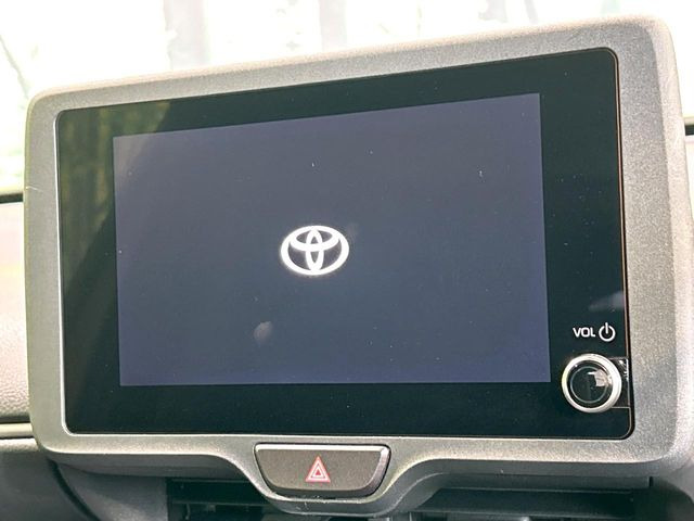 �y8�C���` �f�B�X�v���C�I�[�f�B�I�z���ʂ̃f�B�X�v���C��AppleCarPlay��AndroidAuto�����p�\�B�傫�ȉ�ʂŃX�}�z�i�r�A�v���������p���������܂���