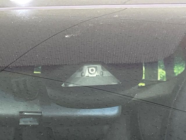 �y�z���_�Z���V���O�z���s���ɑO���̎ԗ�����F�����A�Փ˂������Ȏ��͌x��ƃu���[�L�ŏՓˉ���Ɣ�Q�y�����A�V�X�g�B�����S�Ƀh���C�u�����y���݂��������܂��B