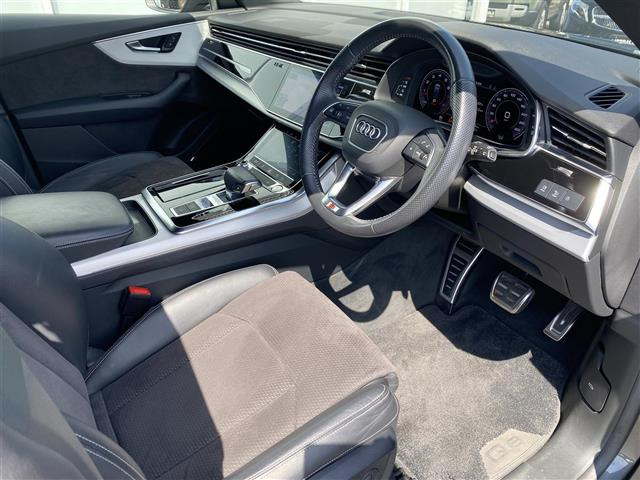 Q855 TFSI クワトロ デビューパッケージ Sライン 4WD