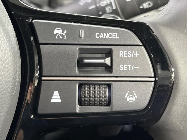 【アダプティブクルーズコントロール】高速道路での長距離走行が楽に!!自動で速度を保つクルーズコントロールが、衝突軽減システムと連携し、前方の車両を感知して車間を保つように速度調節してくれます!!