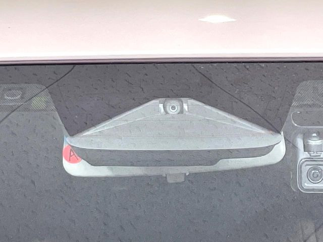 【スズキ セーフティサポート】走行中に前方の車両等を認識し、衝突しそうな時は警報とブレーキで衝突回避と被害軽減をアシスト。より安全にドライブをお楽しみいただけます。