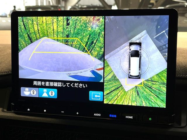 【マルチビューカメラシステム】専用のカメラにより、上から見下ろしたような視点で360度クルマの周囲を確認することができます☆死角部分も確認しやすく、狭い場所での切り返しや駐車もスムーズに行えます。