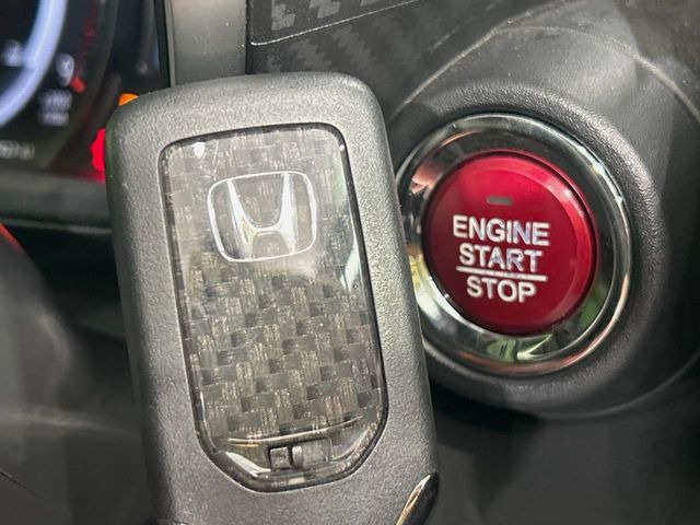 �yHonda�X�}�[�g�L�[�z�J�o����|�P�b�g�ɓ��ꂽ�܂܂ł��h�A�̎{���E�������\�ȃX�}�[�g�L�[�𑕔��B�G���W���̃I���E�I�t�����J�M�����o���K�v����������Ƃ��Ă��֗��ł���