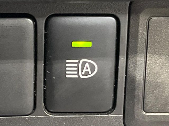 【ハイビームアシスト】夜間の安全走行に役立つ便利な機能!先行車や対向車を検知し、ハイビームとロービームを切り替えてくれます♪