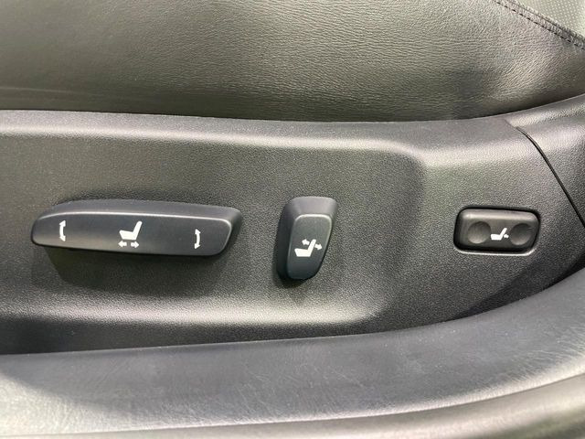 【パワーシート】スイッチ一つで簡単にシートの微調整が可能!電動だから力もいりません!快適なシートポジションにセットして、快適なドライブをお楽しみください。