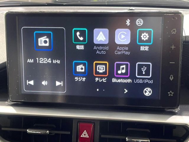 �y8�C���` �f�B�X�v���C�I�[�f�B�I�z���ʂ̃f�B�X�v���C��AppleCarPlay��AndroidAuto�����p�\�B�傫�ȉ�ʂŃX�}�z�i�r�A�v���������p���������܂���