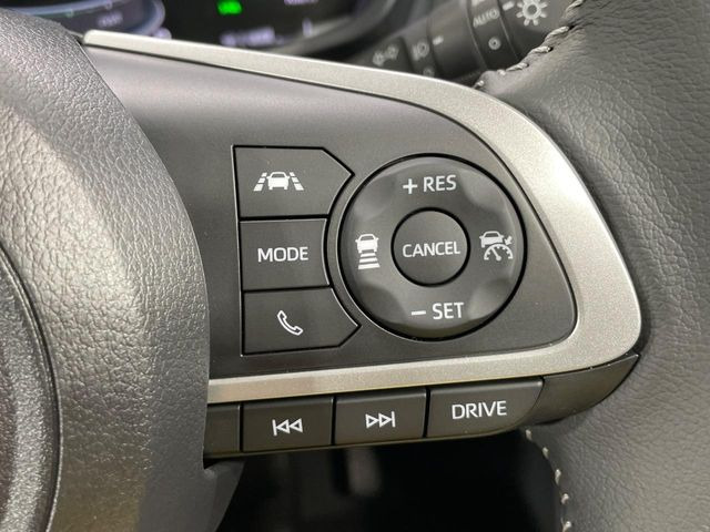 【アダプティブクルーズコントロール】高速道路での長距離走行が楽に!!自動で速度を保つクルーズコントロールが、衝突軽減システムと連携し、前方の車両を感知して車間を保つように速度調節してくれます!!