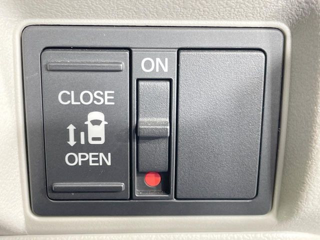 【パワースライドドア】スマートキーや運転席のスイッチでスライドドアの開閉が可能♪電動だから力を入れてドアを開ける必要が無く、小さいお子様でも、重い荷物を持っている時もラクに開け閉めできます♪