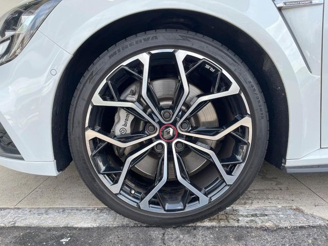 ●純正アルミホイール:輸入車ならではの卓越した走りを支えるホイールと足回りです!日本車の走りに慣れている方にもぜひ体感して頂きたいほど、高いレベルでまとまっています!