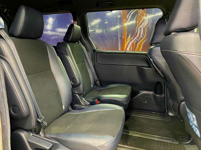 車内もキレイで嫌な臭いもありません☆車内の臭い、汚れが気になる方は内装のスチームクリーナーも施工可能です♪