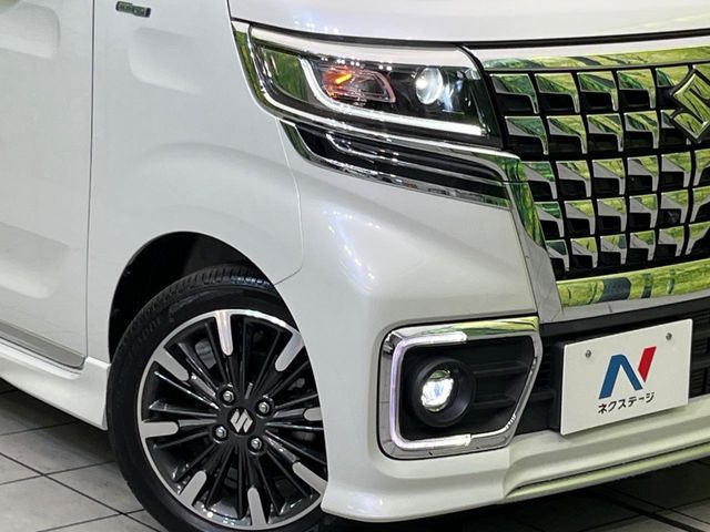 【LEDヘッドライト】悪天候や夜間走行時も良好な視界を確保し安心して運転できる高輝度LEDヘッドライトを装備!点灯速度が早く、消費電力も抑えられています。