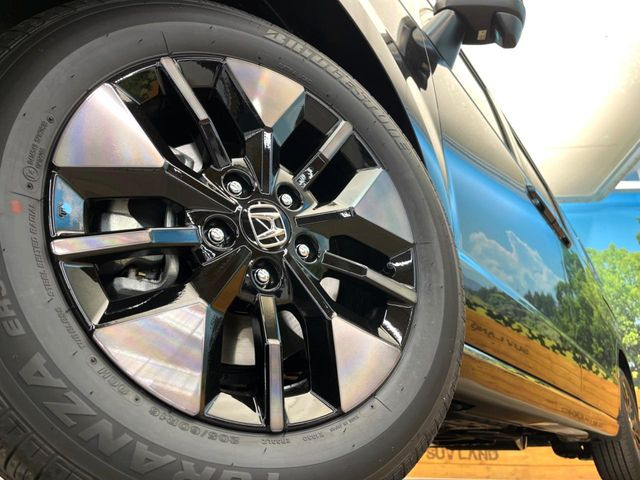 �y����16�C���`�A���~�z�C�[���z�O�ςɃ}�b�`���������A���~�z�C�[���𑕒����Ă���܂��B�e��ЊO�A���~�z�C�[����A�X�^�b�h���X�^�C�����戵�����Ă���܂��B���񂲑��k����������