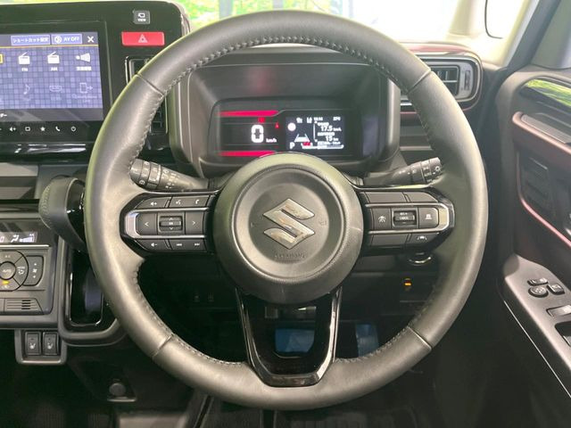 【純正革巻きステアリング】上質な革を使用することで、手にしっかり馴染みとても運転しやすいハンドルです♪