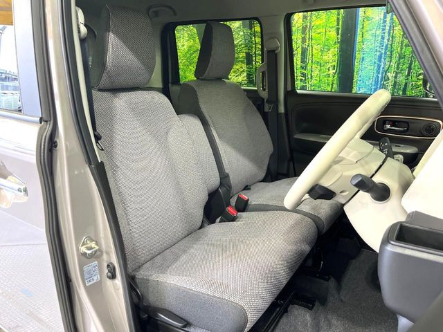 運転席シート廻りは使用感も少なく、良好な状態となっています。丁寧に使われていたことがよくわかりますね。