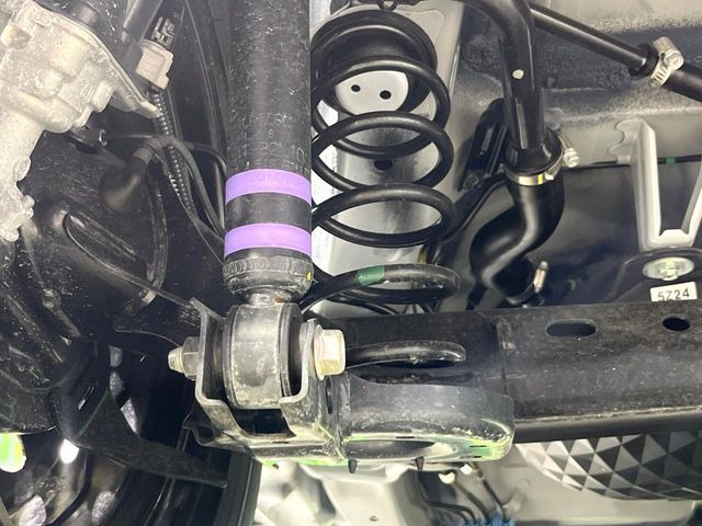 お車を安心してお乗りいただく為には、足回りの定期点検が欠かせません。サービスサポート(有償保証)では無料点検もご提供しており、安心のカーライフをお過ごしいただけるサポート体制が整っています。