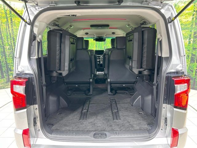 後席を格納すると、これだけの広さが!シーンに合わせたシートアレンジで、大きな荷物も積むことが出来ます♪