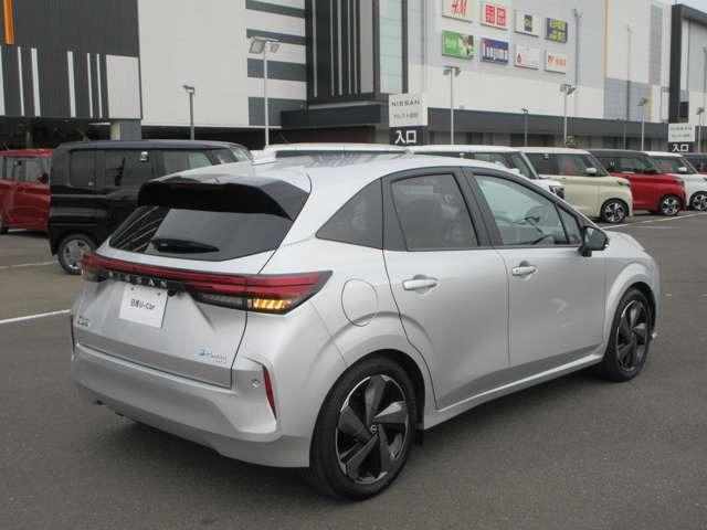 ノートオーラ1.2 G FOUR レザーエディション 4WD