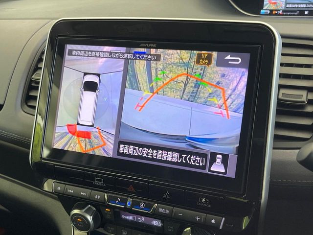 【アラウンドビューモニター】専用のカメラにより、上から見下ろしたような視点で360度クルマの周囲を確認することができます☆死角部分も確認しやすく、狭い場所での切り返しや駐車もスムーズに行えます。