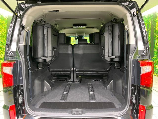 後席を格納すると、これだけの広さが!シーンに合わせたシートアレンジで、大きな荷物も積むことが出来ます♪