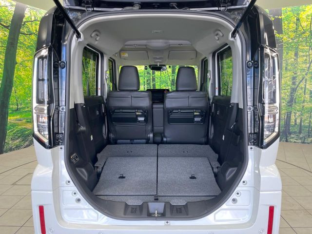 普段のお買い物や通勤、送迎等に十分な荷室スペースを確保しております。セカンドシートを倒すと、大きな荷物の積載も可能です♪