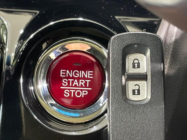 �yHonda�X�}�[�g�L�[�z�J�o����|�P�b�g�ɓ��ꂽ�܂܂ł��h�A�̎{���E�������\�ȃX�}�[�g�L�[�𑕔��B�G���W���̃I���E�I�t�����J�M�����o���K�v����������Ƃ��Ă��֗��ł���