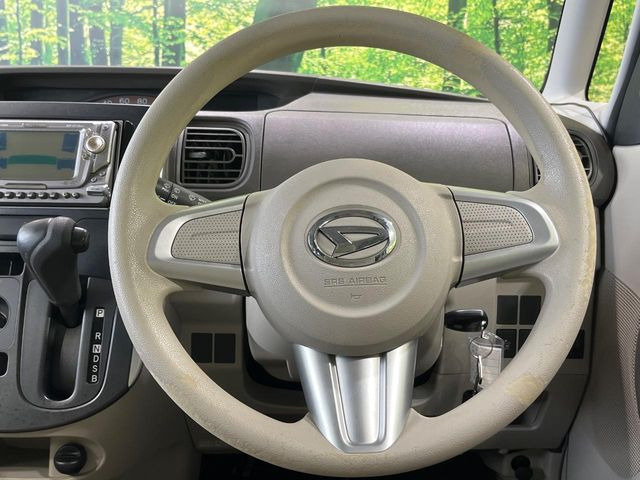 インテリアに合わせたデザインのステアリングは、運転される方のことも考え、運転しやすい形状、大きさです。是非一度、実際に触ってお確かめください。