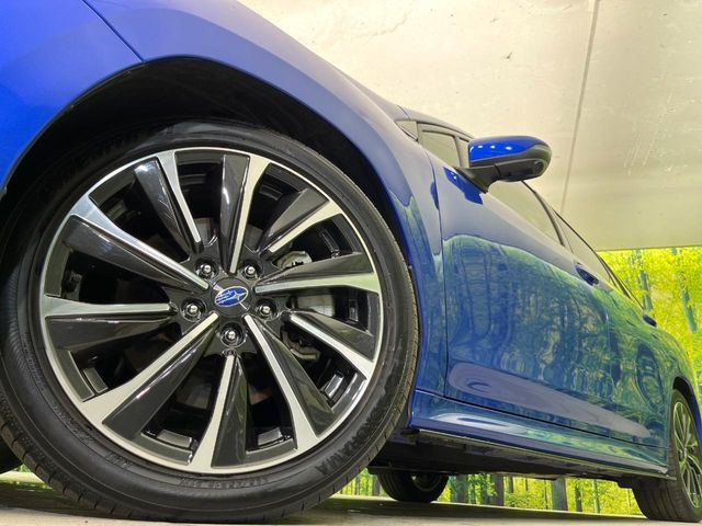 �y�����A���~�z�C�[���z�O�ςɃ}�b�`���������A���~�z�C�[���𑕒����Ă���܂��B�e��ЊO�A���~�z�C�[����A�X�^�b�h���X�^�C�����戵�����Ă���܂��B���񂲑��k����������