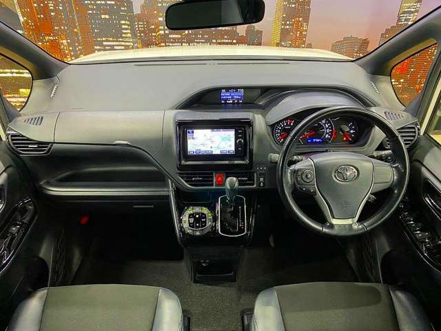 大阪府四条畷市にミニバン車を『お値打ち価格』で展示している良質中古車専門店です。全車、事故歴修復歴なしの車両限定で取り扱い!。関西地域で最もお得な価格かつ最良質車をご提供できるよう努めております。