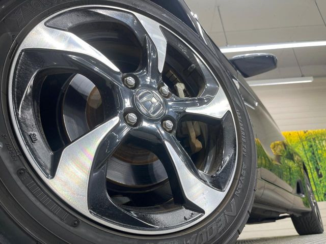 �y�����A���~�z�C�[���z�O�ςɃ}�b�`���������A���~�z�C�[���𑕒����Ă���܂��B�e��ЊO�A���~�z�C�[����A�X�^�b�h���X�^�C�����戵�����Ă���܂��B���񂲑��k����������