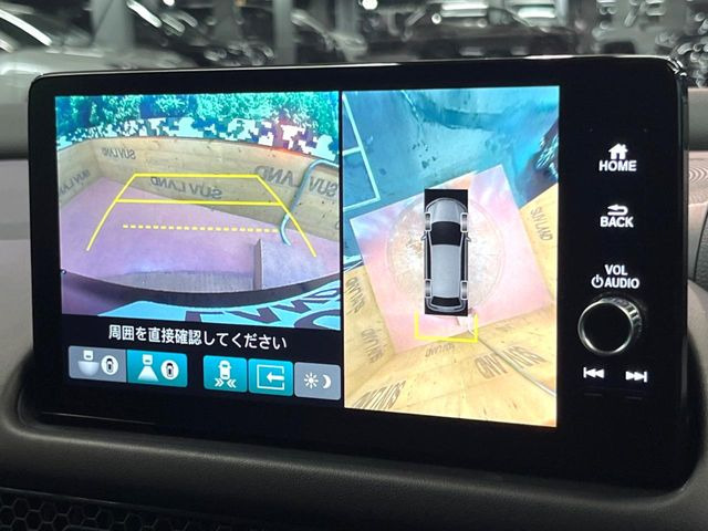 【マルチビューカメラシステム】専用のカメラにより、上から見下ろしたような視点で360度クルマの周囲を確認することができます☆死角部分も確認しやすく、狭い場所での切り返しや駐車もスムーズに行えます。