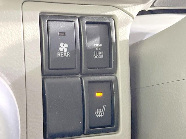 【シートヒーター】寒い日に重宝するシートヒーター!エアコンより早く温まってくれるので寒がりの人も安心ですね♪エアコンの温風は乾燥するから苦手、という方にもをおすすめです。