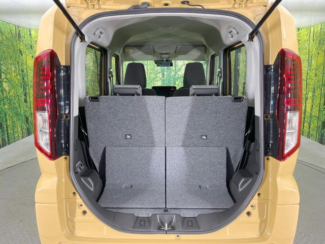 普段のお買い物や通勤、送迎等に十分な荷室スペースを確保しております。セカンドシートを倒すと、大きな荷物の積載も可能です♪
