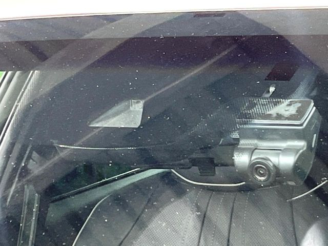 【トヨタセーフティセンス】走行中に前方の車両等を認識し、衝突しそうな時は警報とブレーキで衝突回避と被害軽減をアシスト。より安全にドライブをお楽しみいただけます。