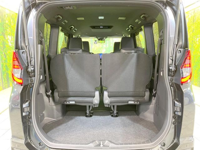 普段のお買い物や通勤、送迎等に十分な荷室スペースを確保しております。セカンドシートを倒すと、大きな荷物の積載も可能です♪